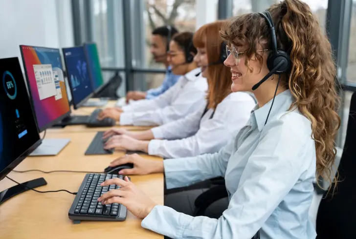 As technology advances, more users are asking, "Are you talking to a human or AI?" during customer service chats.