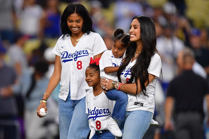 Who is Vanessa Bryant dating?